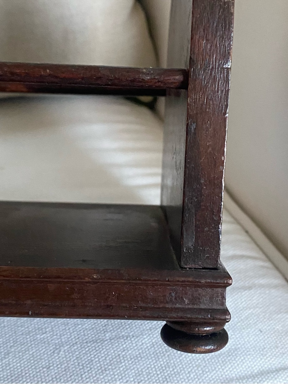 VTG Caddy Book Rack Dark Wood Footed Turned Carrying Handle 12” Cottage Core - Picture 3 of 7